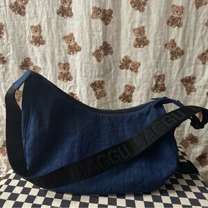 BAGGU Medium Nylon Crescent Bag
